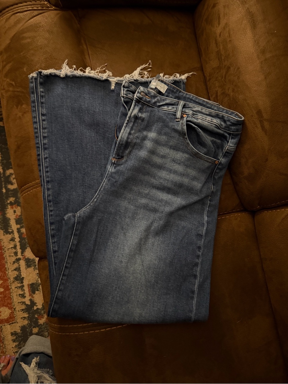 Risen High-Rise Frayed Hem wide leg Jeans in Blue